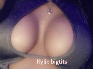 Kylie_bigtits