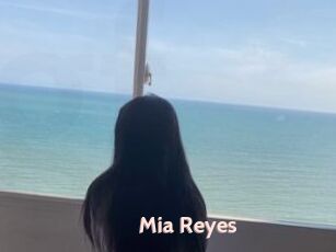 Mia_Reyes