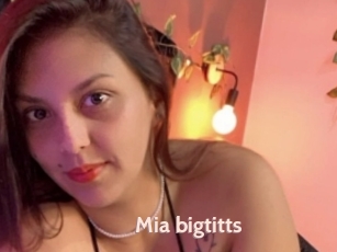 Mia_bigtitts